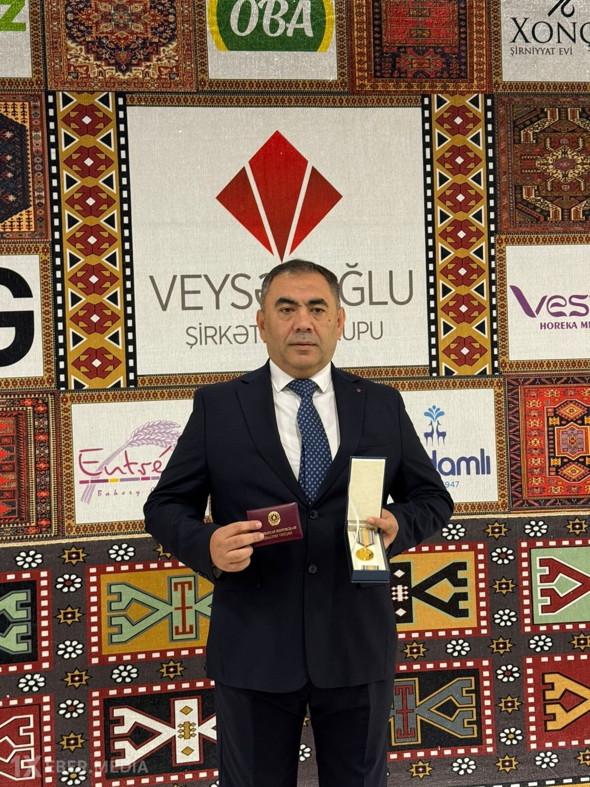 Tanınmış jurnalist yubiley medalına layiq görüldü