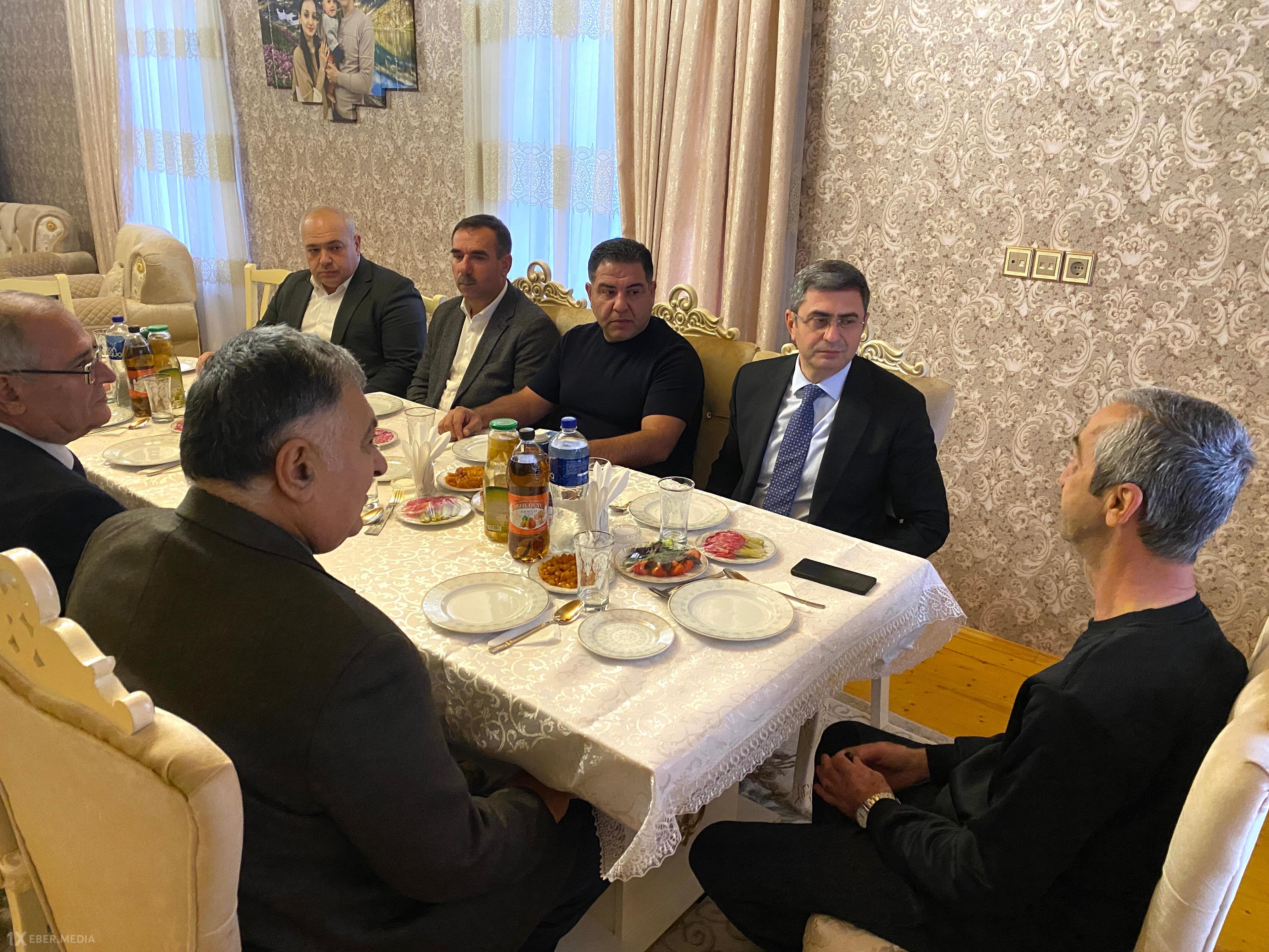 Elşən Salahov Şəhid ailələrini ziyarət etdi