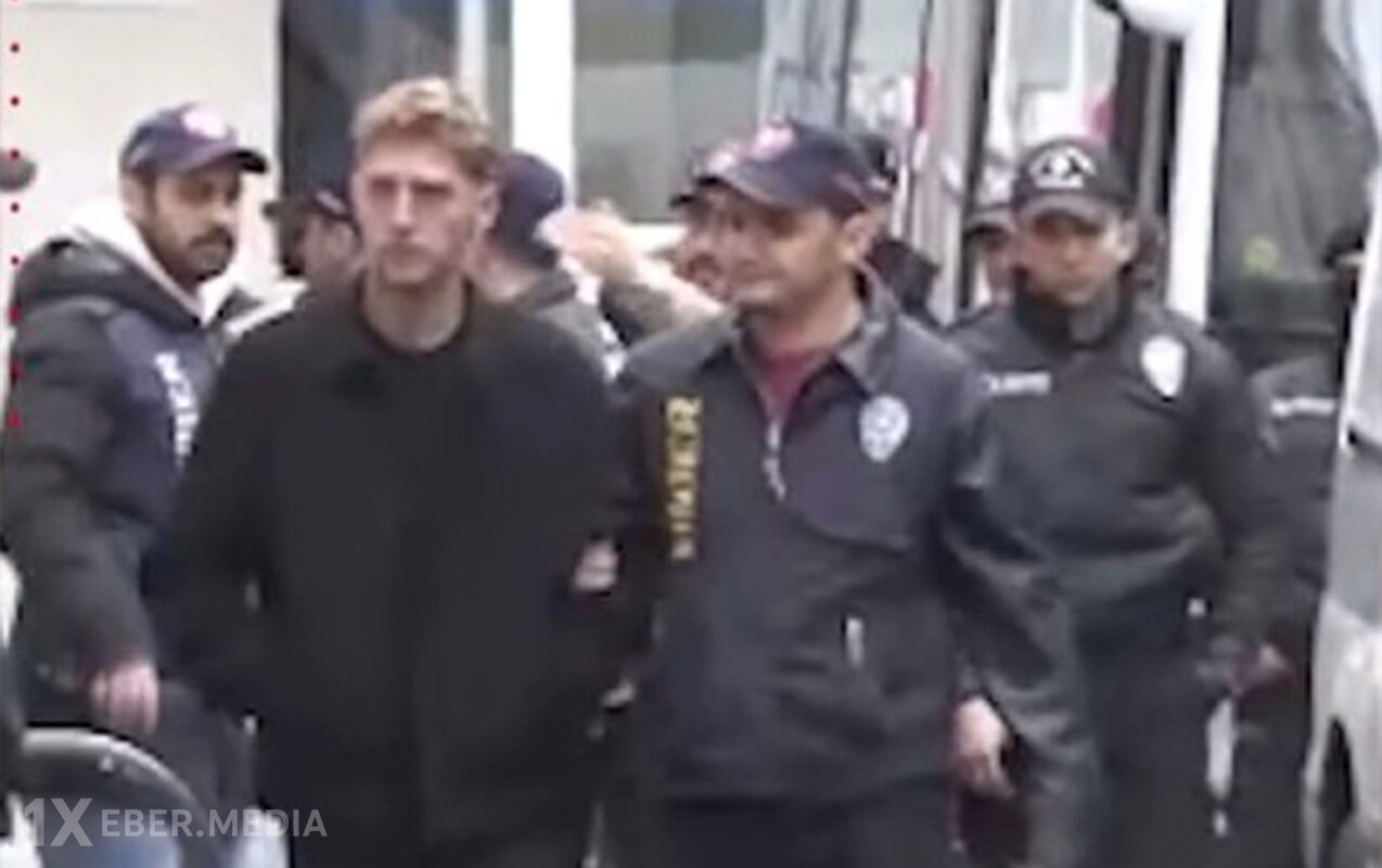 Həbs olunan “Fənərbaxça” və “Qalatasaray” futbolçuları məhkəməyə aparıldı - Video