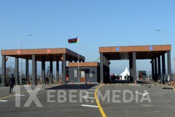 “Saatlardır Biləsuvar gömrük postunda qalmışıq, səbəbini bilmirik”