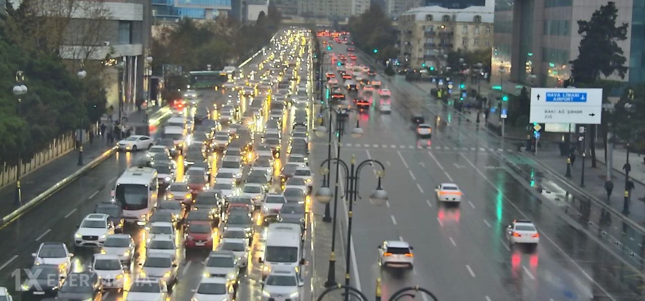 Yağışlı Bakı yollarında son vəziyyət