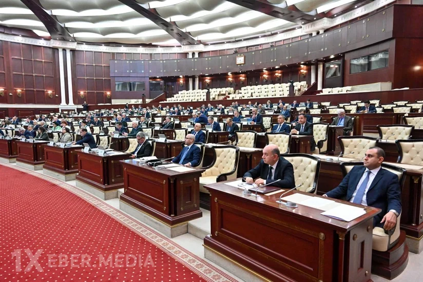 Milli Məclis hakimlər haqqında dəyişiklikləri sonuncu oxunuşda qəbul edib