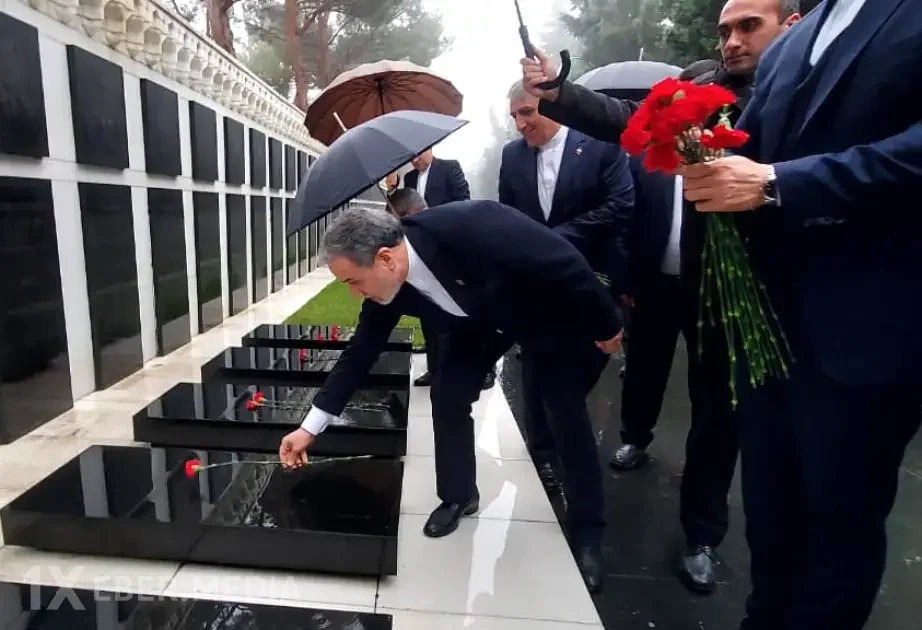 Əraqçi Şəhidlər xiyabanını ziyarət edib