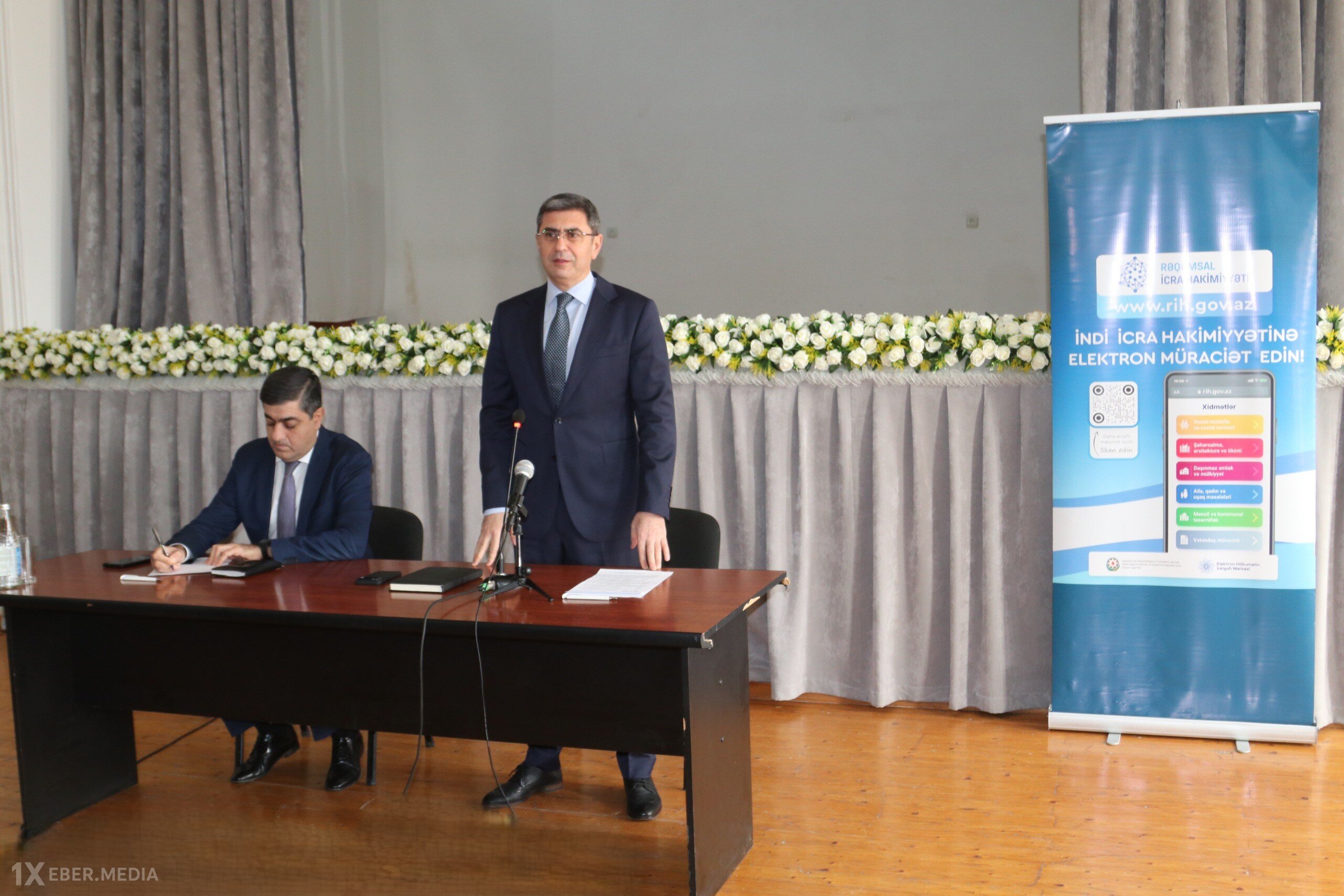 Elşən Salahov Mərdəkan sakinlərləri ilə görüşdü