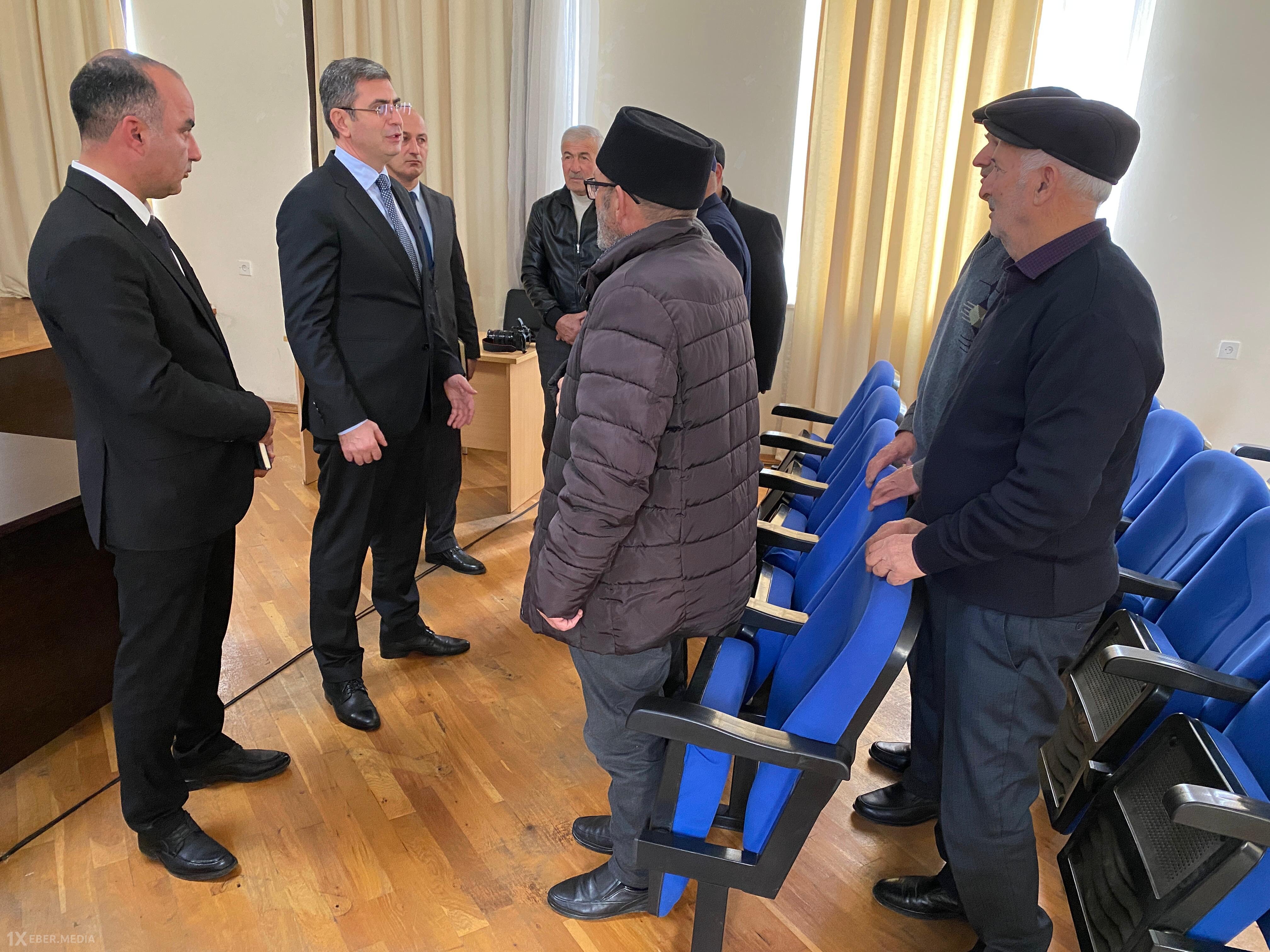 Elşən Salahov Türkan sakinlərilə görüşüb