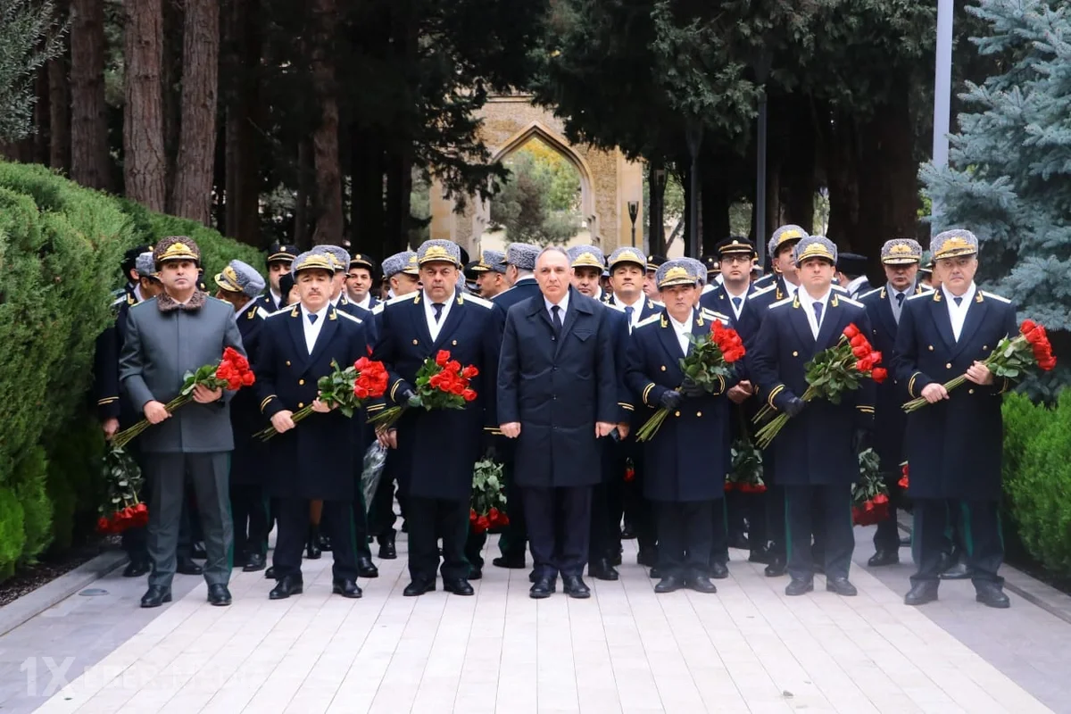 Prokurorluq əməkdaşları Fəxri Xiyabanı ziyarət edib