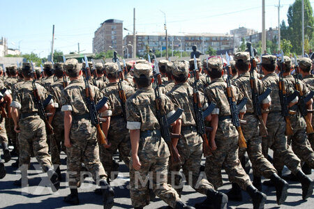 Ermənistanda hərbi xidmət müddəti azaldıldı