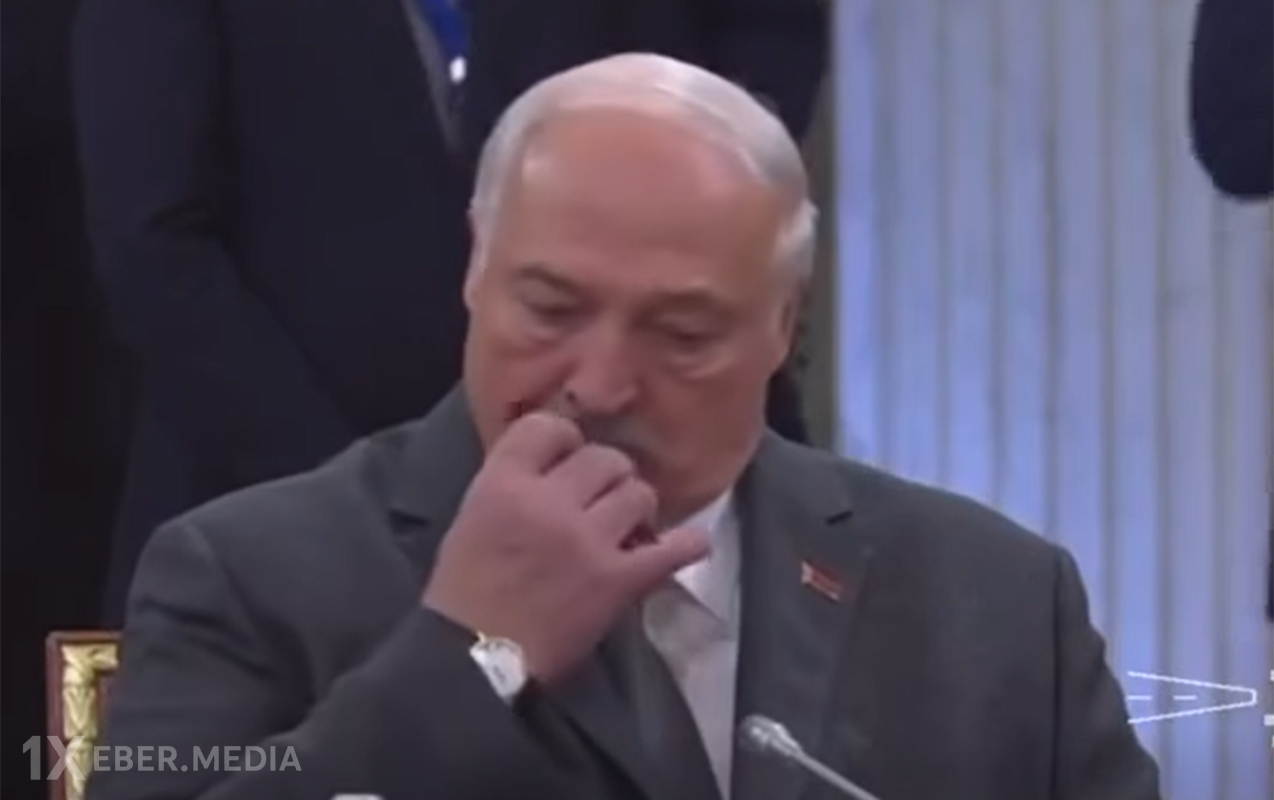 Putinin çıxışı zamanı etdiyi hərəkətlə gündəm oldu - Video