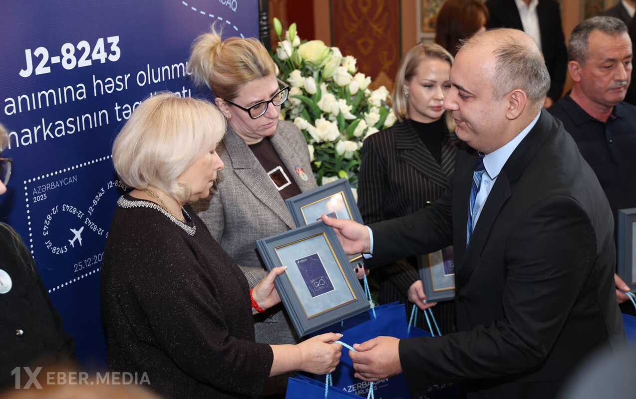 Ailələri qəzaya həsr olunan poçt markasının təqdimatında