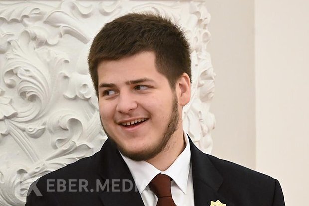 Adam Kadırova yeni mükafat təqdim olunub