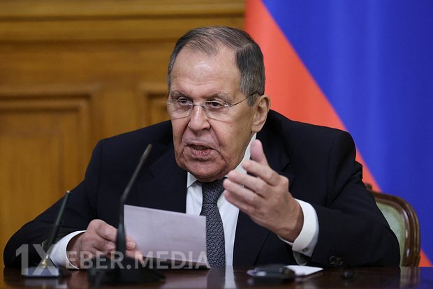 Lavrov Makrona Putinlə danışmağın mümkünlüyü ilə bağlı cavab verib