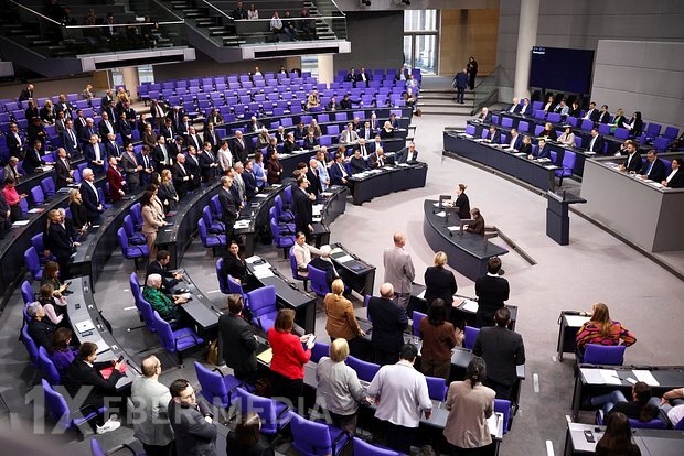 Bundestaq Fransa və Almaniyanı Rusiya ilə birbaşa dialoqa çağırıb