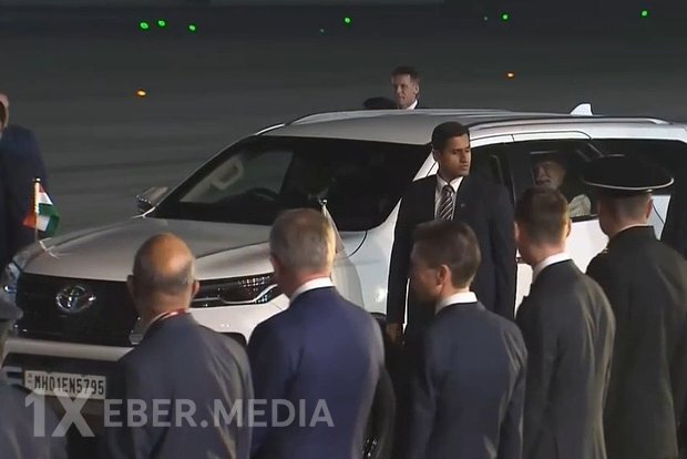 Putin və Modi eyni maşına mindilər