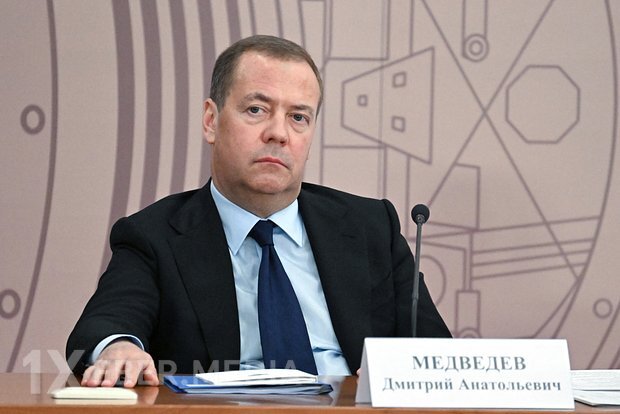 Medvedev NATO-nu Rusiyanın düşməni adlandırıb
