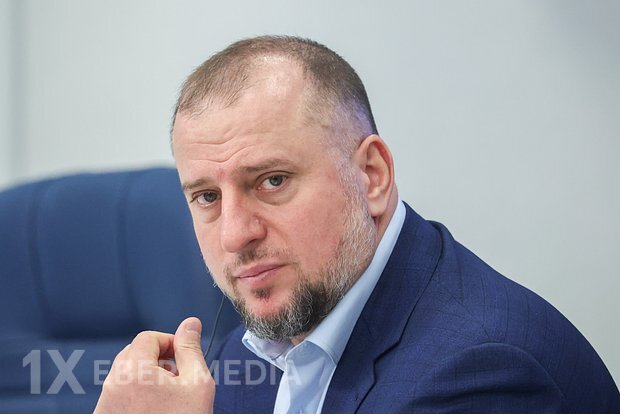 Axmat rəhbəri Alaudinov Vassermana yaxınlaşaraq köməkçisini hədələyib