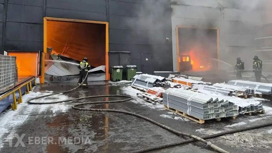 İstehsalat müəssisəsində 4500 kvadratmetr ərazini əhatə edən yanğının qarşısı alınıb