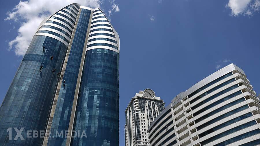 Çeçenistan rəhbəri Ukraynaya məxsus pilotsuz təyyarənin Qroznı şəhəri kompleksinə hücum etdiyini açıqlayıb