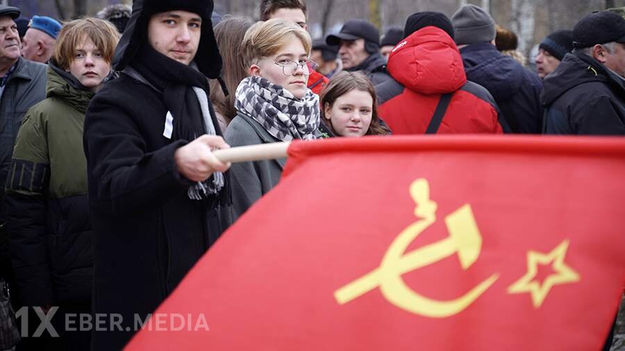 Putin SSRİ-nin bərpasını mənasız adlandırıb