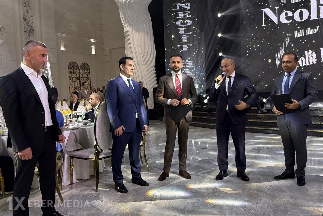 Qurban Qurbanovun oğlunun toyunda iştirak edən  məmurlar...