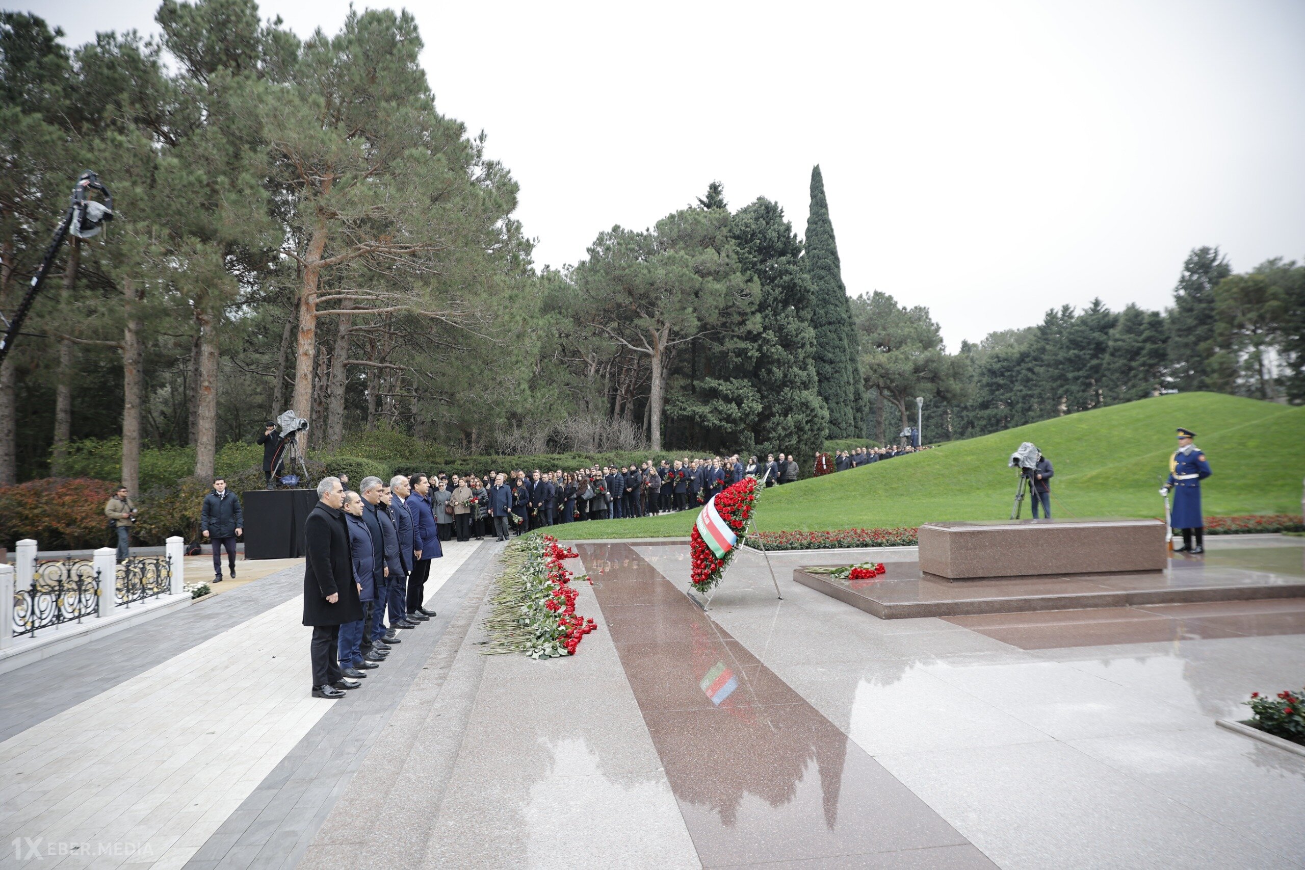 Ombudsman Aparatının kollektivi Heydər Əliyevin xatirəsini yad ediblər