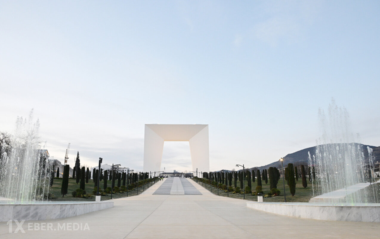 Prezidentlə xanımı Xankəndidə Zəfər parkının açılışında iştirak etdilər