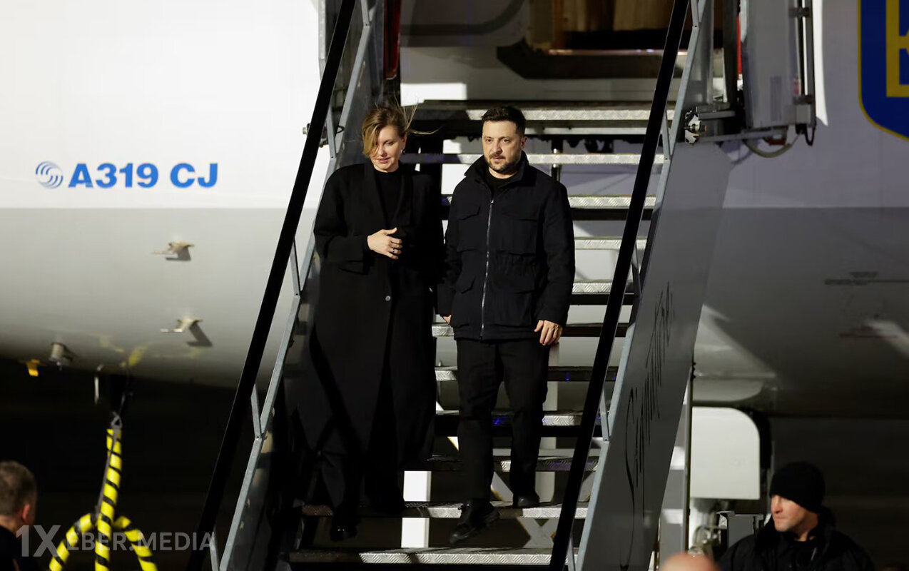 Təyyarəsinin yaxınlığında naməlum dronlar uçub