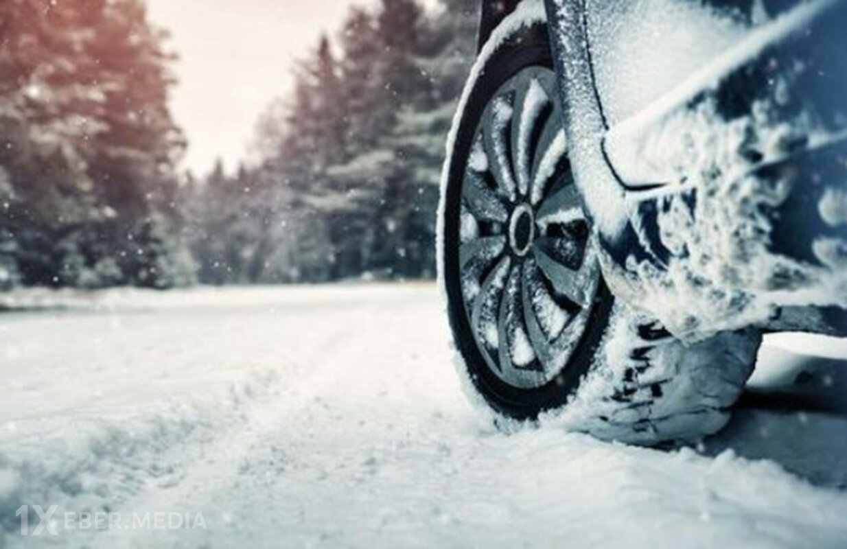 Qubada avtomobil qayadan aşdı