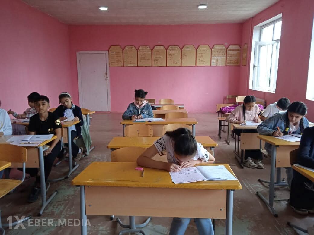 Məktəbdə dərslər dayandırıldı - Bina qəzalı imiş