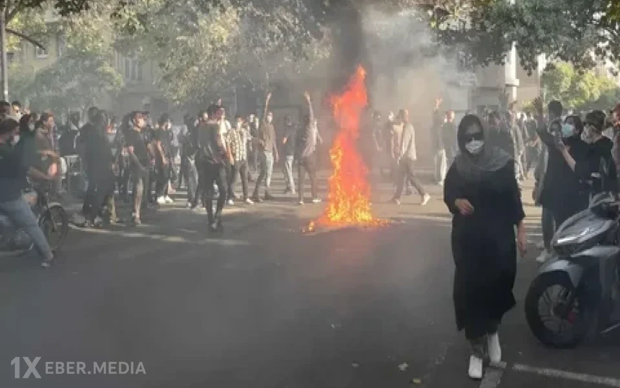 İsfahanda televiziya və radio stansiyasının binası yandırıldı - VİDEO