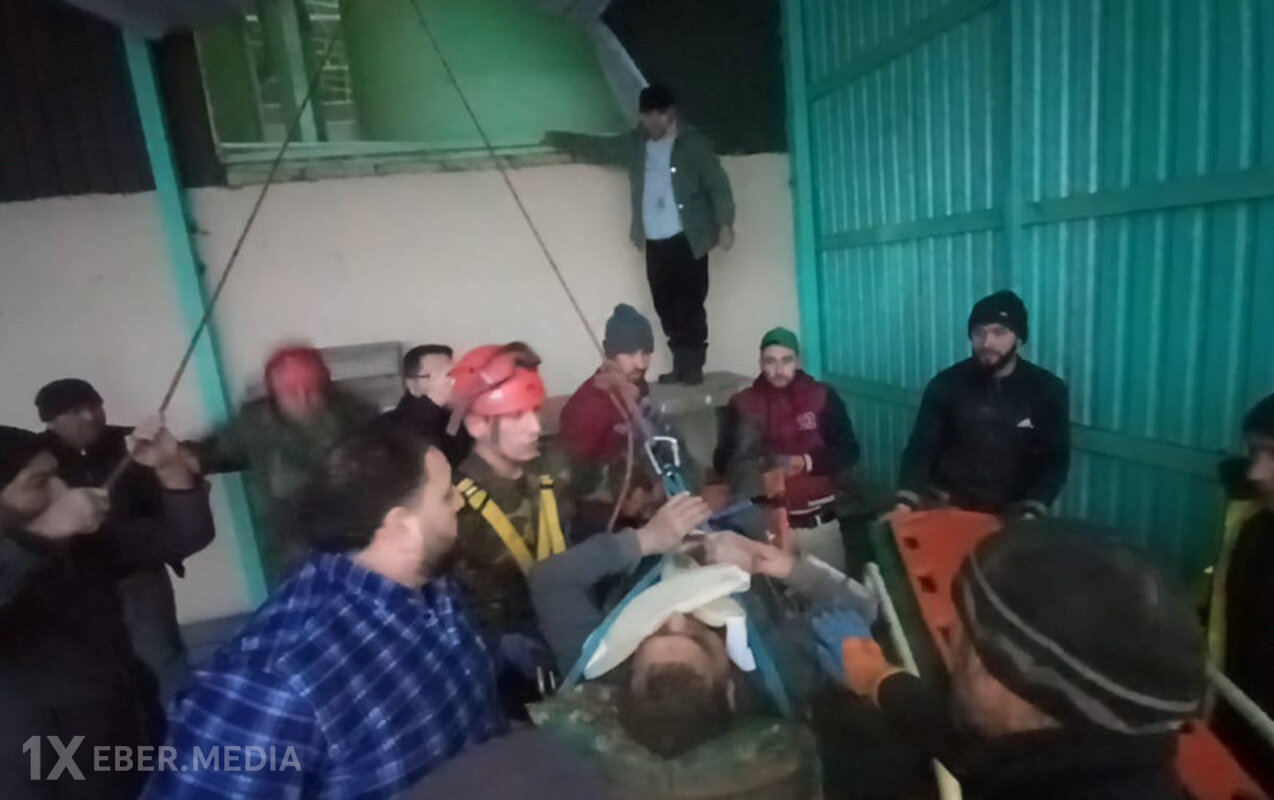 6 metr hündürlükdən yıxılan işçi xilas edildi - Fotolar