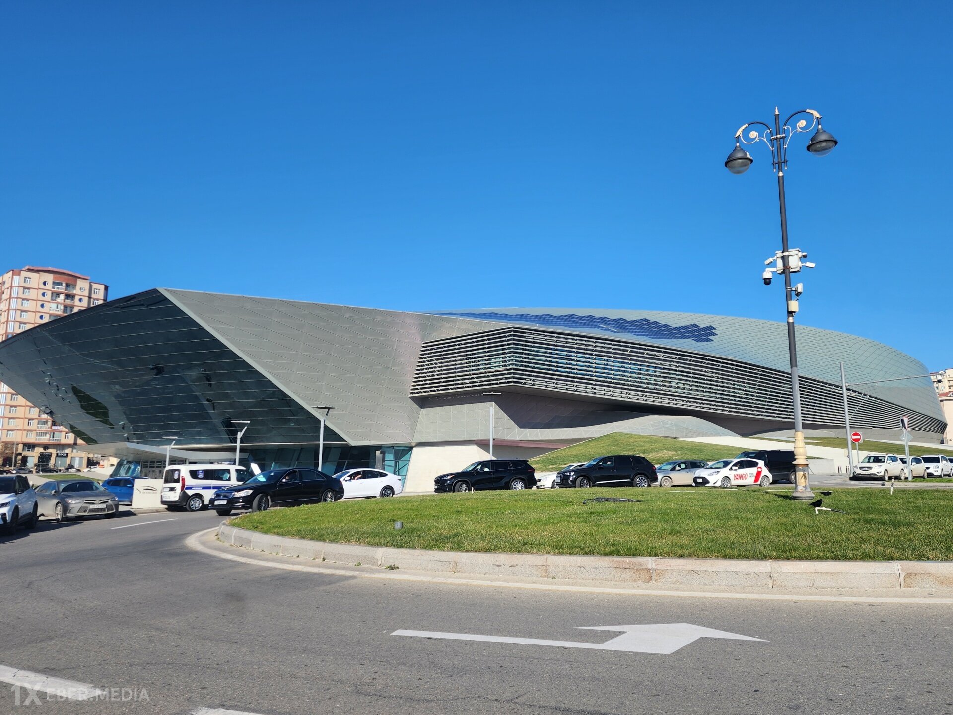 Dövlət qurumu 3 milyona xidməti maşınlar alacaq