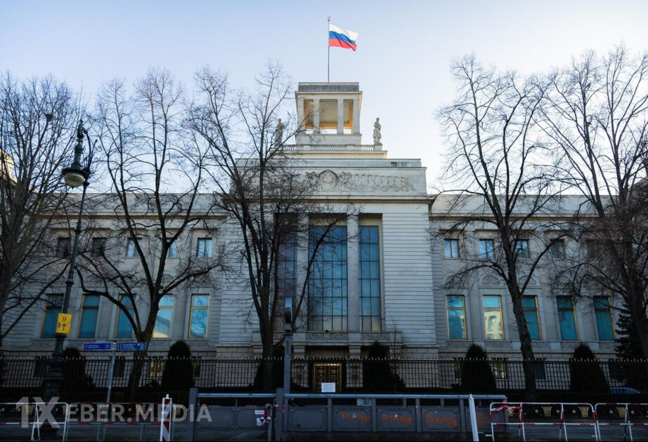 Rus diplomat bu ölkədən qovuldu