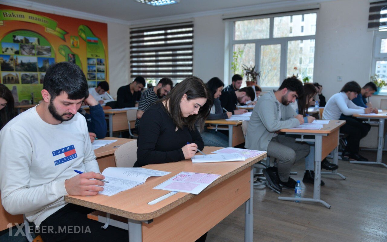 Azərbaycanda ekstern imtahanları keçirildi