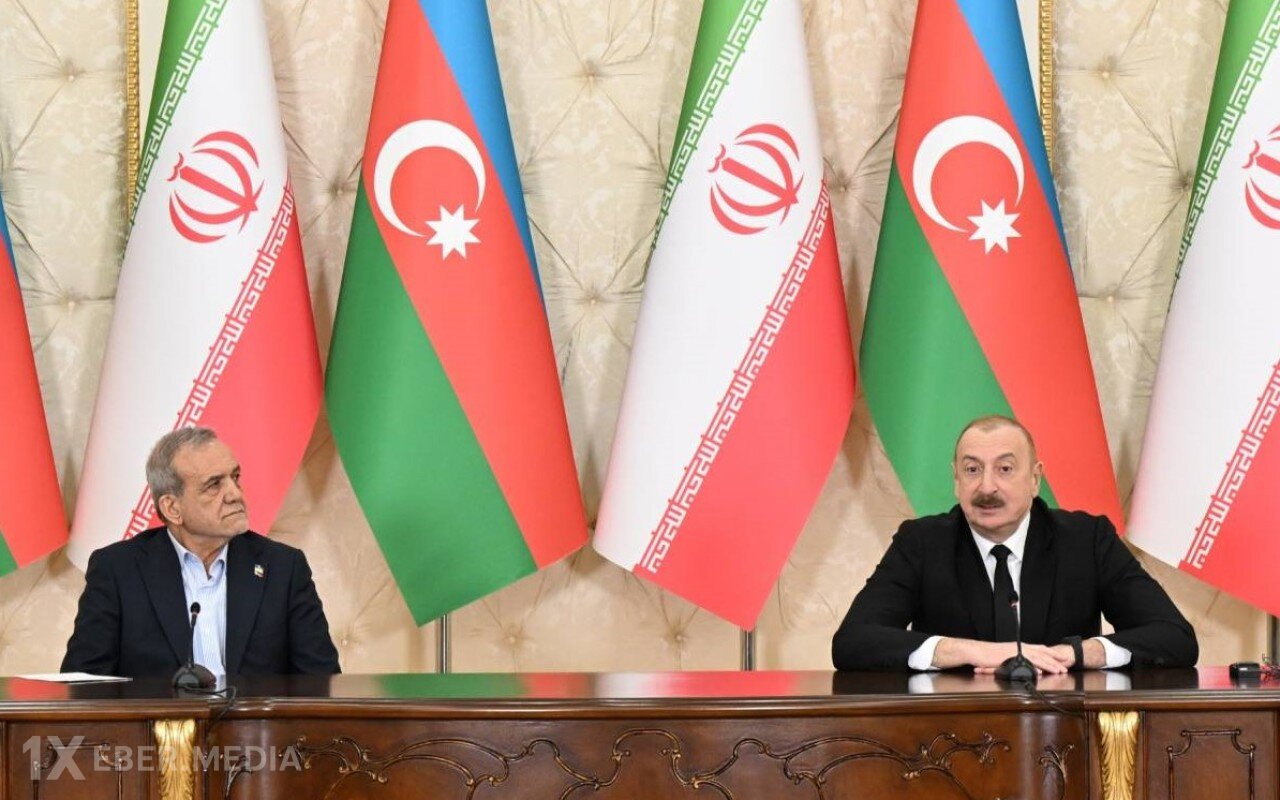 İlham Əliyev Pezeşkiana zəng etdi