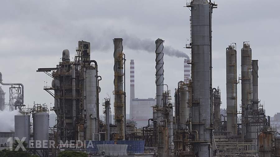 Tramp Venesuelanın neft gəlirlərini ABŞ-da qorumaq üçün fərman imzalayıb