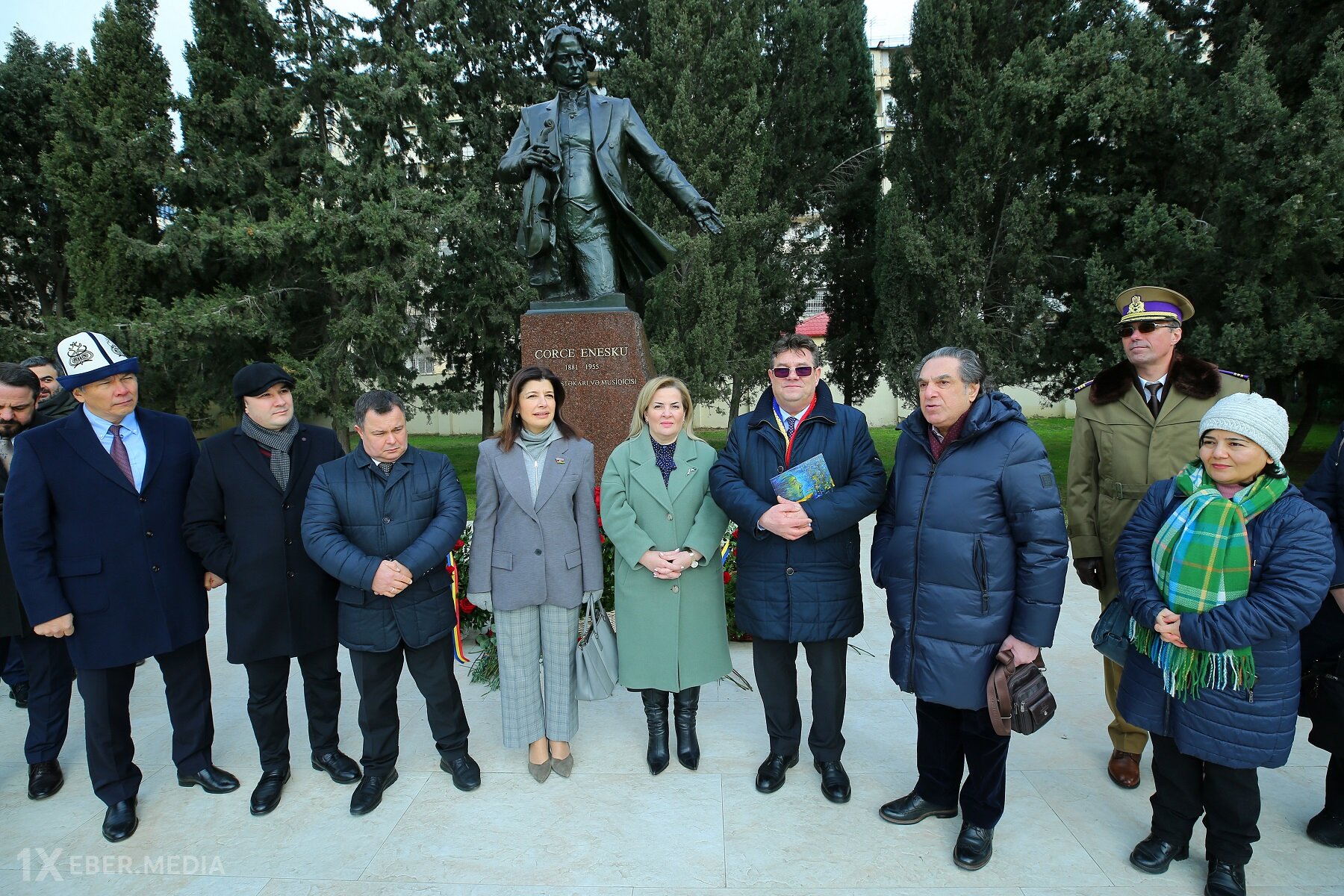 Binəqədi rayonunda ucaldılan dahi rumın bəstəkarı Corce Eneskunun abidəsi önündə Rumıniya Mədəniyyət Günü qeyd edildi
