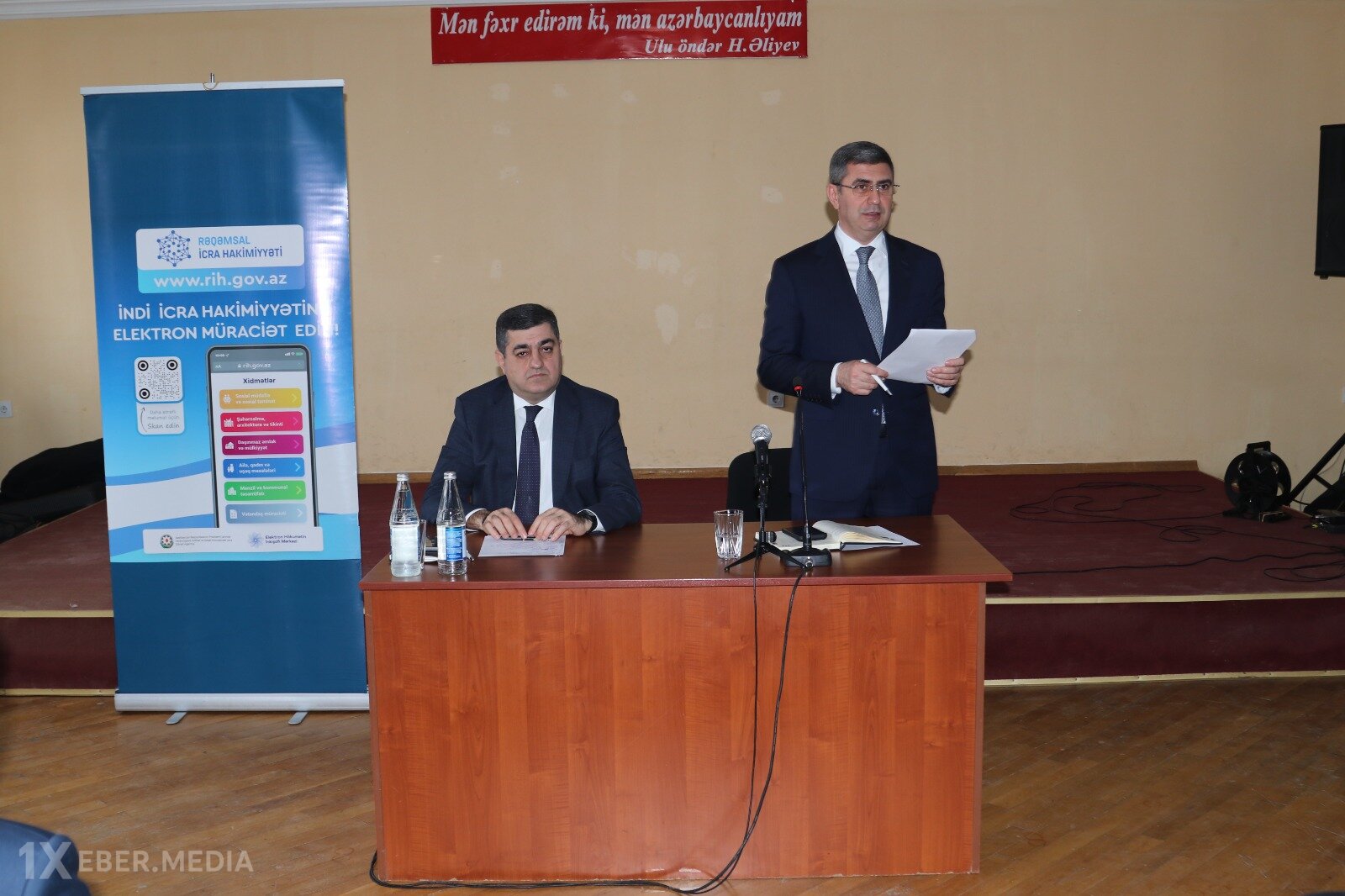 Elşən Salahov Binə sakinləri ilə görüşdü