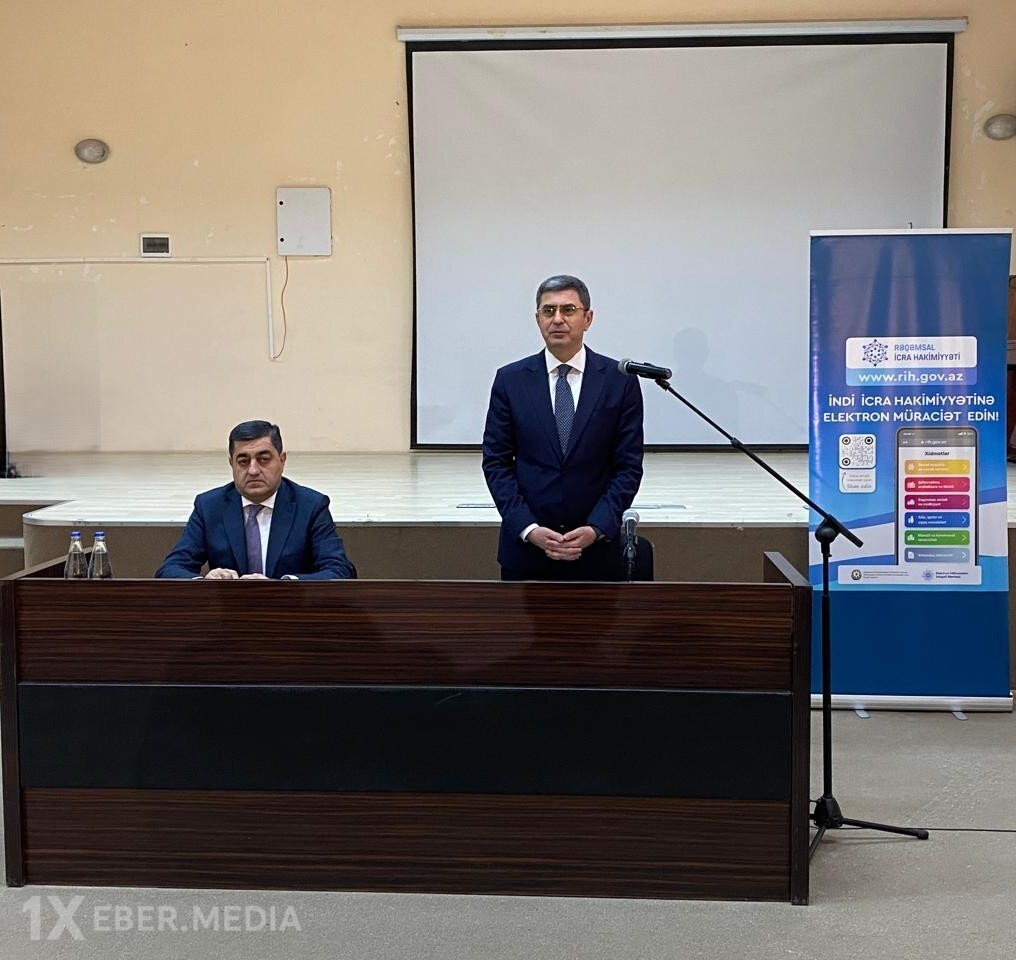 Elşən Salahov Zirə qəsəbəsi 120 saylı tam orta məktəbdə vətəndaşlarla görüşüb