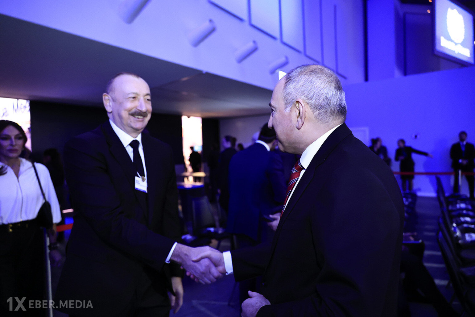 Prezidentlə Paşinyan Davosda bir araya gəldi