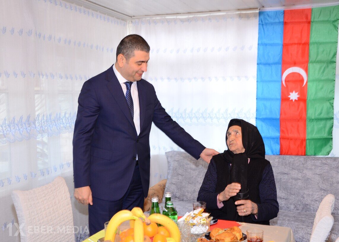 Elşən Həsənli bir qrup şəhid ailələrini ziyarət etdi