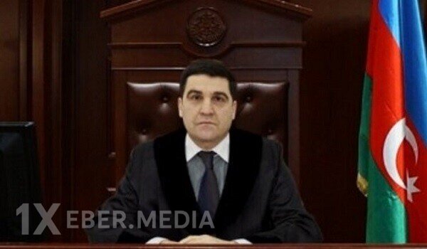 Məhkəmə sədrinin oğlu arvadını bıçaqladı, özünü binadan atdı