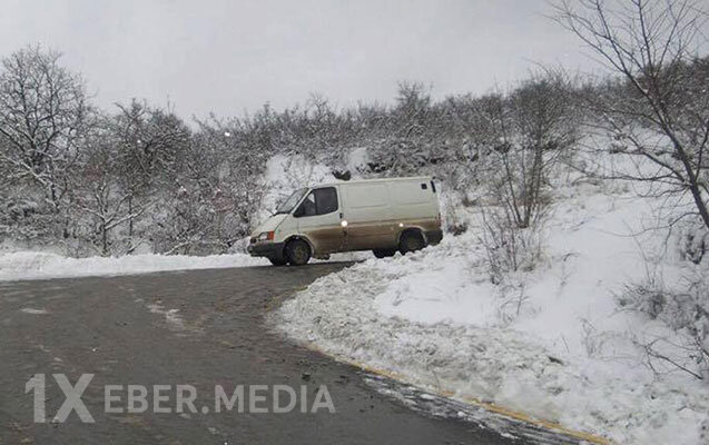 Ağsu “perevalı” yenə buz bağladı