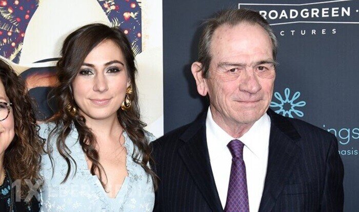 Məşhur aktyorun qızı oteldə ölü tapıldı