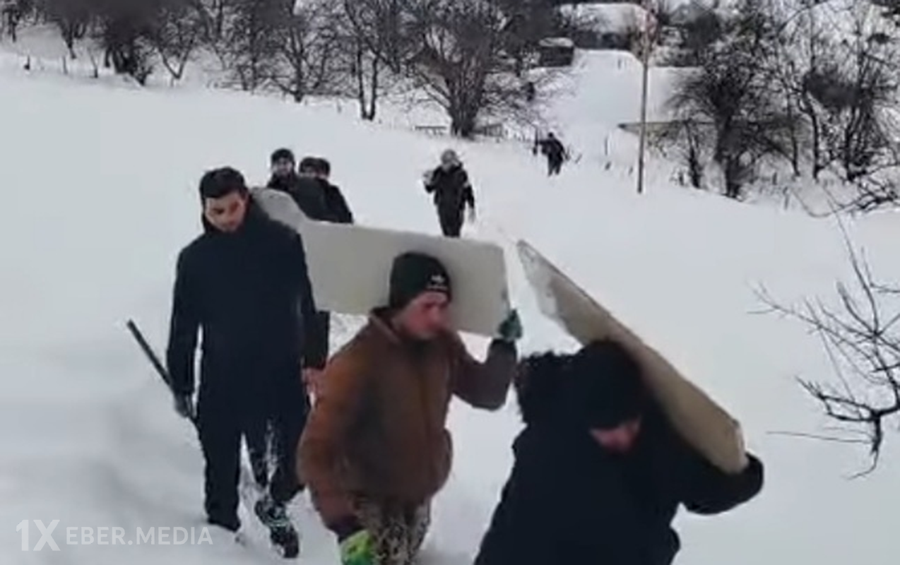Elə qar yağdı ki, 3 gün öncə vəfat edən şəhid bacısı - İndi dəfn edildi+Video