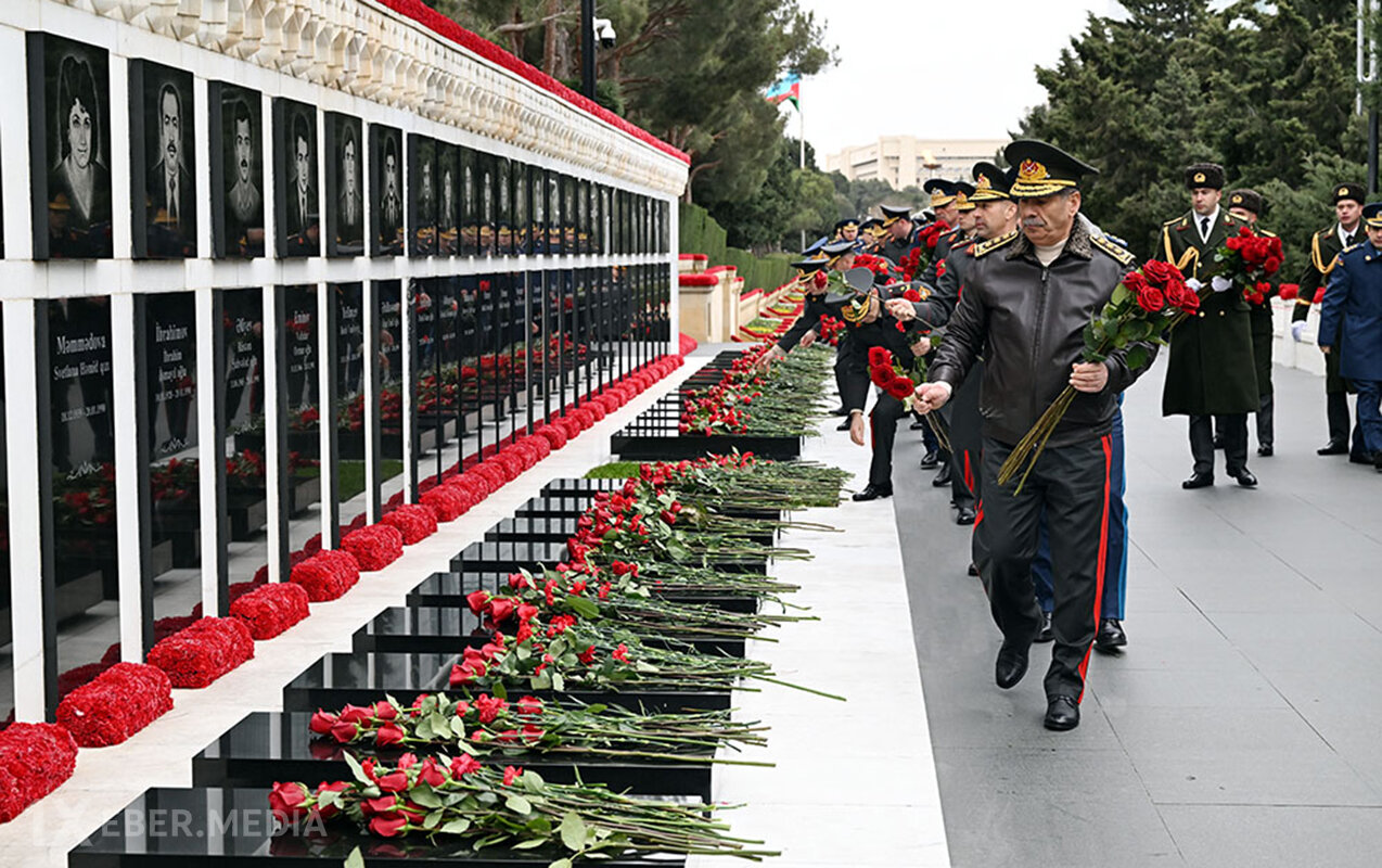 Zakir Həsənov Şəhidlər xiyabanında