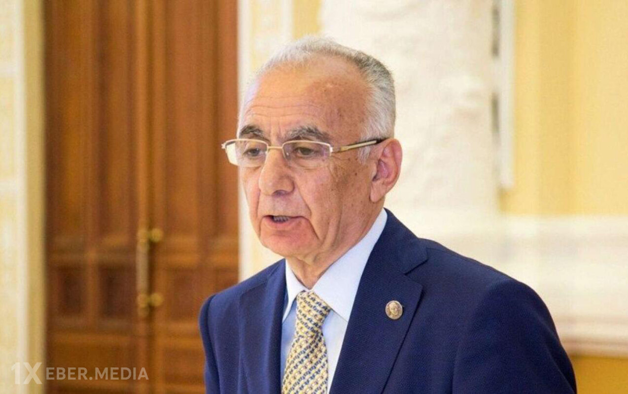 Hacıbala Abutalıbov bu kəndə köçüb