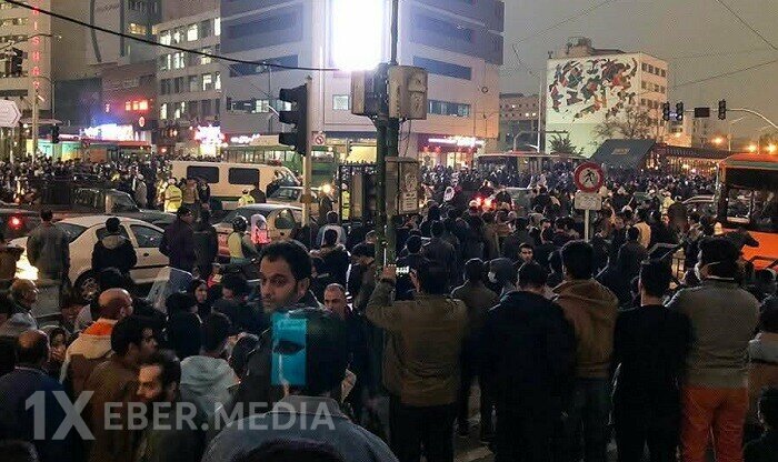 İranda etirazlar dayandı, kütləvi həbslər başladı