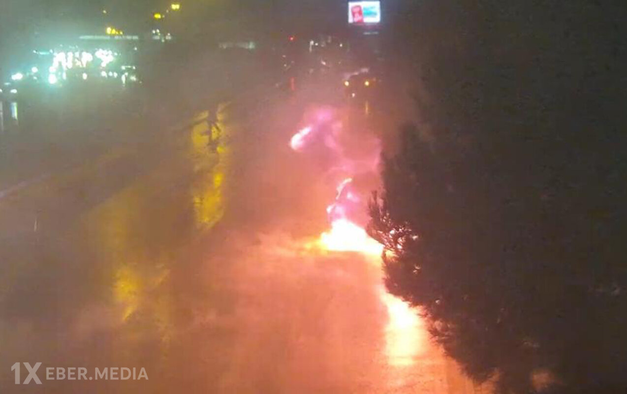 “20 Yanvar” istiqamətində avtomobil alışdı - Sıxlıq yarandı