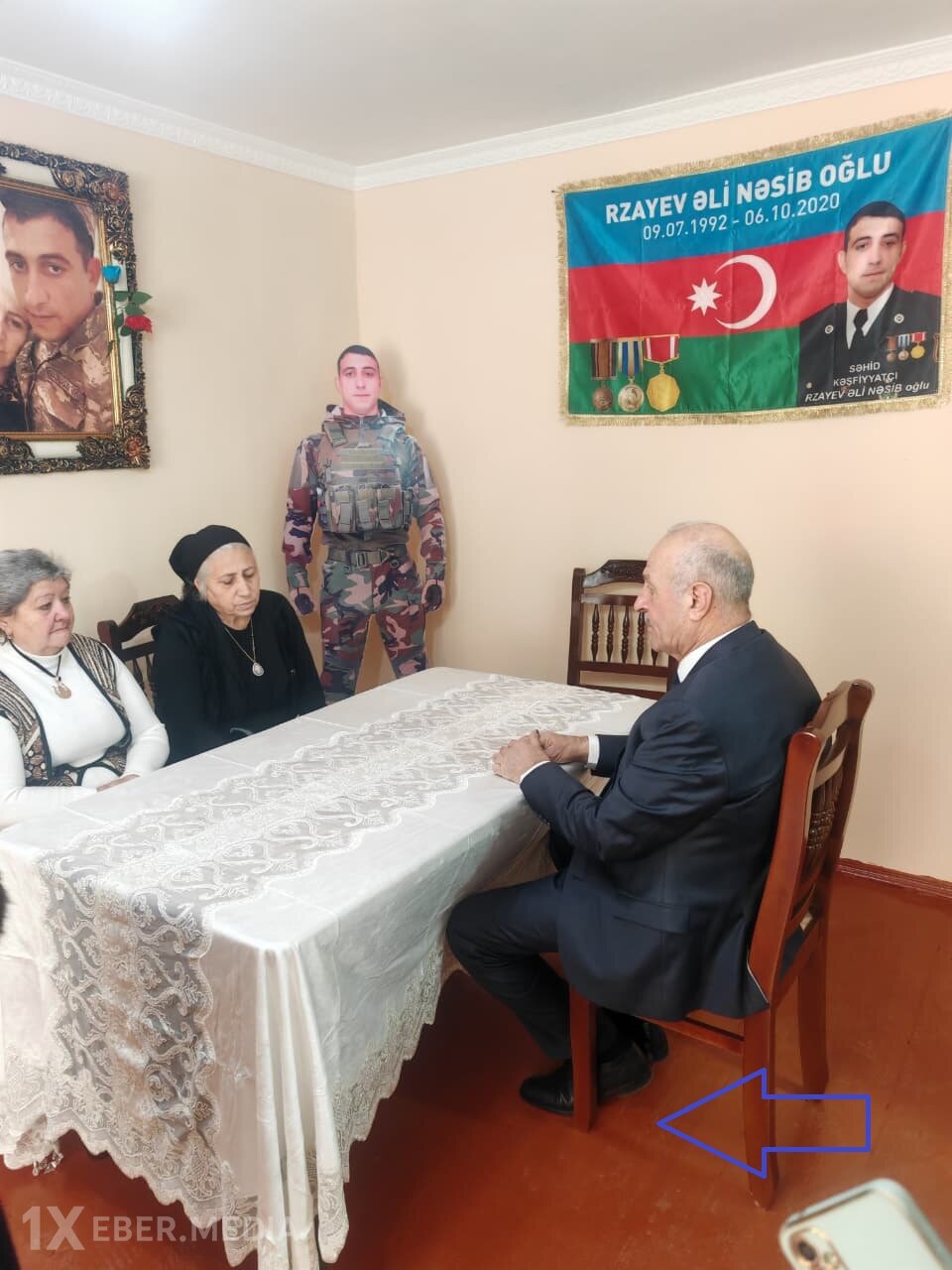 Mingəçevirin icra başçısı Şəhidin evinə ayaqqabı ilə girdi