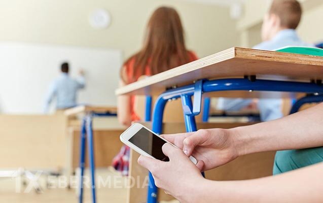 Şagirdlərə telefon qadağan edilir